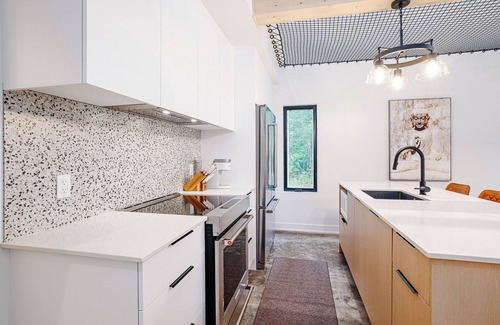Chertsey Cabina | À 1 hre de Montréal, entouré d'arbres matures, vous trouverez le Chalet Snö !