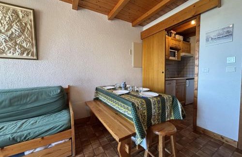 Crest-Voland Apartamento | À deux pas des pistes : Appartement 2 pièces cabine à Crest-Voland – 4-6 pers. - FR-1-595-65
