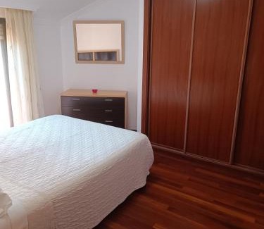 Poio Apartamento | Ático con 3 habitaciones en Poio