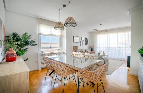 Delicias Apartamento | Ático con terraza, parking y piscina