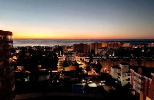 Carihuela Apartamento | Ático con vistas panorámicas en Torremolinos
