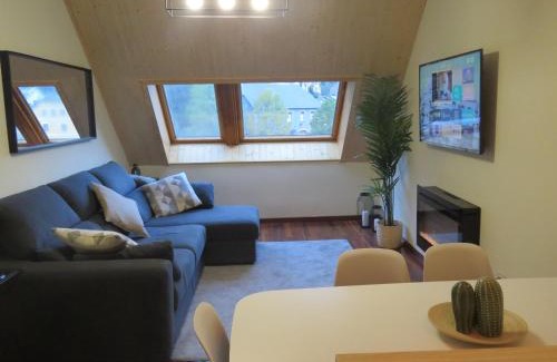 Canfranc-Estacion Apartamento | Ático Dúplex reformado con vistas a la montaña