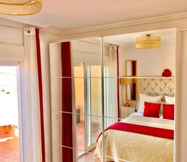 Roquetas de Mar Apartamento | ÁTICO DELUXE entre CENTRO y PLAYA Salinas con TERRAZA, WIFI, PISCINA climatizada, GYM, SAUNA y GARAJE -Smart TV