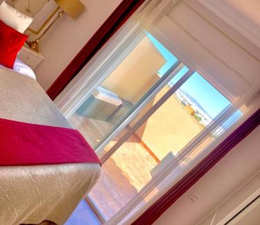 Roquetas de Mar Apartamento | ÁTICO DELUXE entre CENTRO y PLAYA Salinas con TERRAZA, WIFI, PISCINA climatizada, GYM, SAUNA y GARAJE -Smart TV