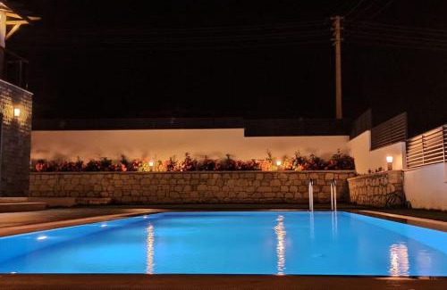 Cesme Villa | Çeşme Dalyan'da, Triplex Müstakil, Havuzlu Villa