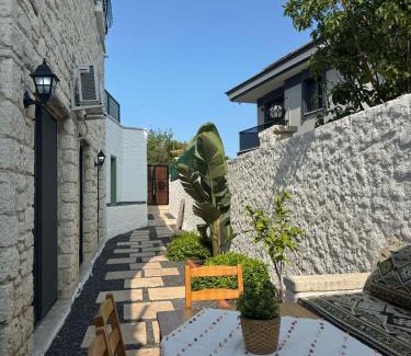 Sifne Mahallesi Casa | Çeşme'de Villa konforunda alaçatı taş ev tasarımlı sıfır eşyalı