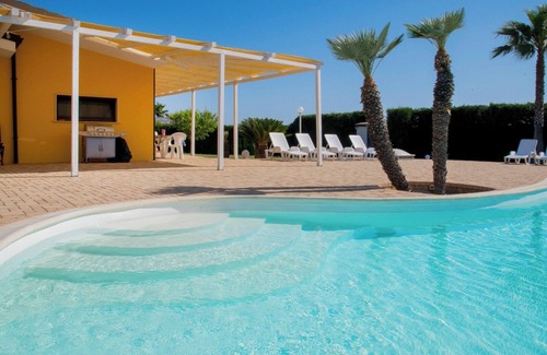 Melissano Villa | è una villa con piscina immersa nel verde, è vicina a Gallipoli, Otranto e Leuca