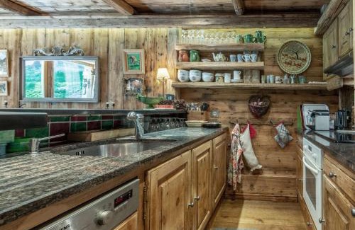 Val-d'Isere Apartamento | Élégant Appartement de Standing avec Terrasse et Accès Direct aux Pistes à Val-d'Isère - FR-1-694-119