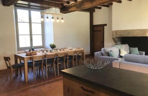 Les Herbiers Casa | Élégant gîte 18ème siècle rénové avec piscine couverte, terrasse et grand terrain aux Herbiers. - FR-1-426-406