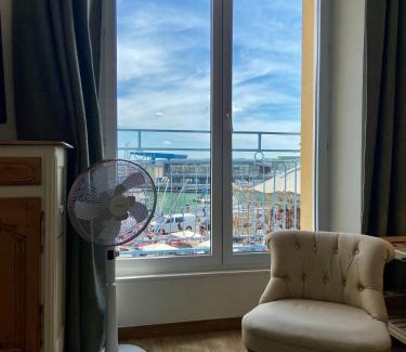 Dieppe Apartamento | Établissement 3 étoiles avec ASCENSEUR, 3 appartements lumineux vue port avec balcon, 200m de la mer, Wifi Fibre, tous service inclus