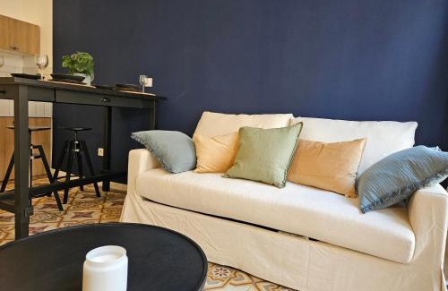 Nimes City Centre Apartamento | Évasion bleue, balcon ensoleillé