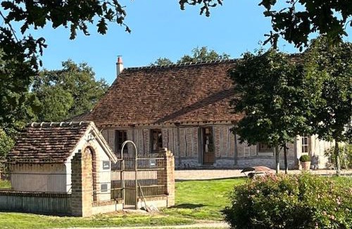 Jouy-le-Potier Casa | Évasion en Sologne : Gîte PMR, Billard, Tennis & Nature Proche Châteaux de la Loire - FR-1-590-420