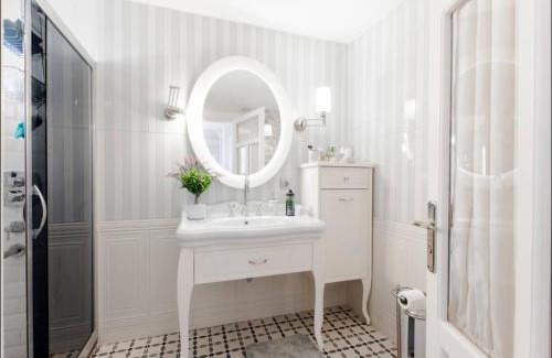 Konak Apartamento | Ödüllü Tarihi Rum Evi Teraslı