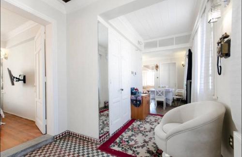 Konak Apartamento | Ödüllü Tarihi Rum Evi Teraslı