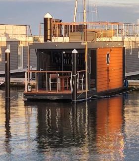 Knieper Nord Alquiler De Eote | ÖKO Budget Hausboot Retreat Morgenrot