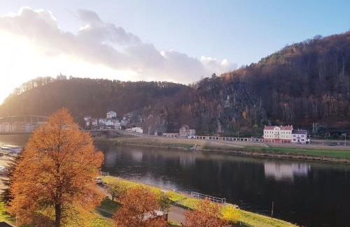 Decin Apartamento | Útulný apartmán v centru, s krásným výhledem, parkování zdarma