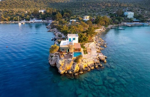 Kumluca Apartamento | Üç tarafı denizli çevrili harika villa