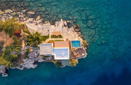 Kumluca Apartamento | Üç tarafı denizli çevrili harika villa