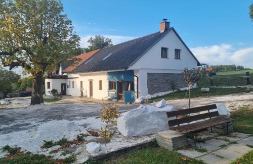 Cestin Casa | Čenovický dvůr