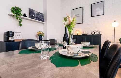 Srodmiescie Apartamento | Środmieście Apt - Top Location, Tram&Park nearby - by Rentujemy