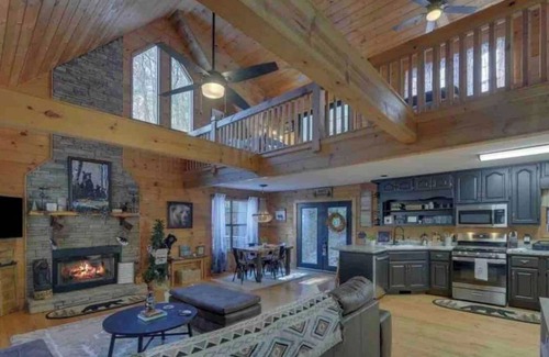 Tate Casa | ʕ ᴥ ʔ Private Pond on 7 acres - Honey's Hideaway