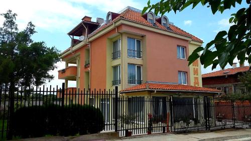 Varvara Casa | АМИДА