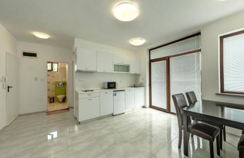 Sozopol Apartamento | Апартаменти с чадъри и шезлонги на плажа - Свети Никола Каваците