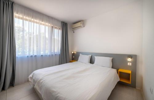 Sozopol Apartamento | Апартаменти с чадъри и шезлонги на плажа - Свети Никола Каваците