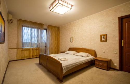 Verkhnie Misto Apartamento | Апартаменти 2-кімнатні поруч з Майданом Незалежності