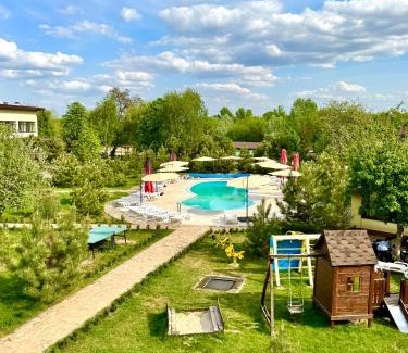 Novomoskovs'k Complejo | База відпочинку "РіверСайд" басейн з підігрівом