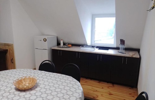Berehove Apartamento | Великі Апартаменти недалеко від Термальних Басейнів