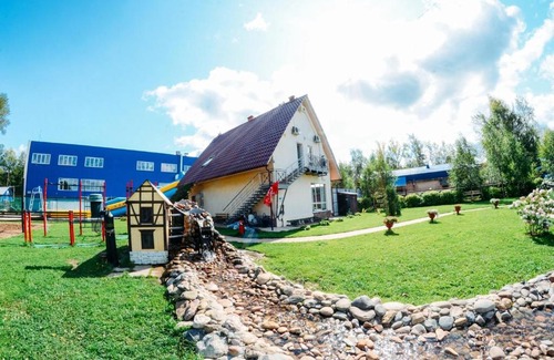 Glazov Casa | Гостевой дом Кристалл