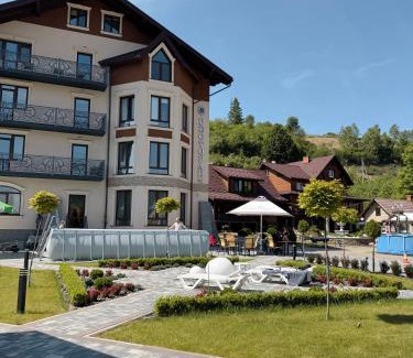 Slavske Hotel | Готель-ресторан Два Леви