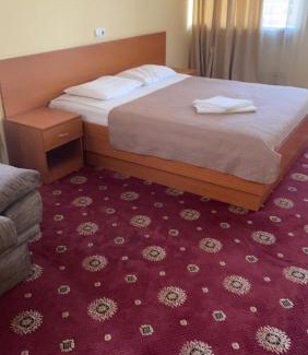 Shevchenkivs'kyi District Hotel | Готель ім Олександра Довженка Ніка