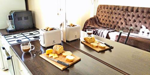 Sukhinovka Apartamento | Двокімнатна квартира у мікрорайоні Садовий Мережа Alex Apartments Документи для відряджень ФОП 3 група