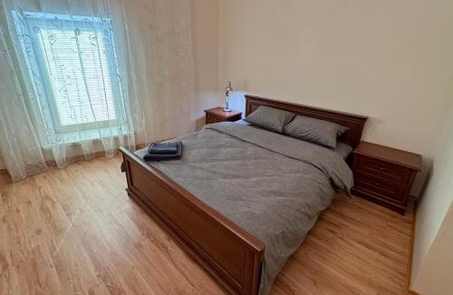 Podil Apartamento | Двоповерхові автентичні апартаменти біля парку Шевченка