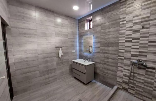 Arinj Casa | Двухэтажный каменный дом в Аване