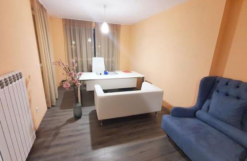 Pernik Apartamento | Елегантен градски апартамент с обширна тераса