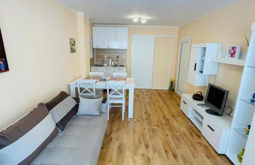 Kazanlak Apartamento | Елегантна стая за гости Стефи в центъра на Казанлък, Партер