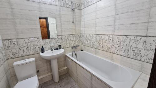 Obolon' Apartamento | Затишна та романтична квартира на 5-му поверсі в новому будинку