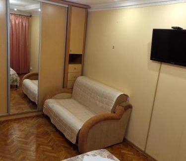 Dniprovs'kyi District Apartamento | Затишна 1 кімнатна квартира біля метро Дарниця