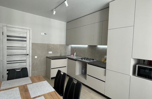 Ternopil Apartamento | Квартира в парку біля озера, 10 хв до центра, 1км