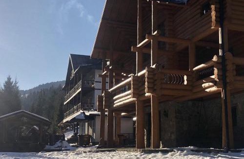 Mykulychyn Chalet De Esquí | Котедж RIVER HILL