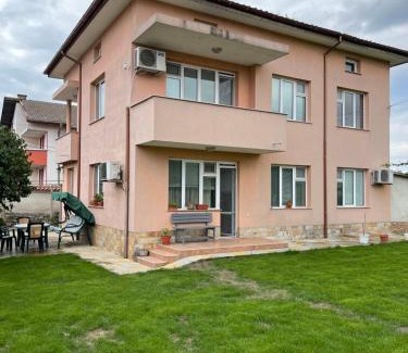 Parvenets Apartamento | Къща Бети самостоятелни апартаменти с двор край Пловдив