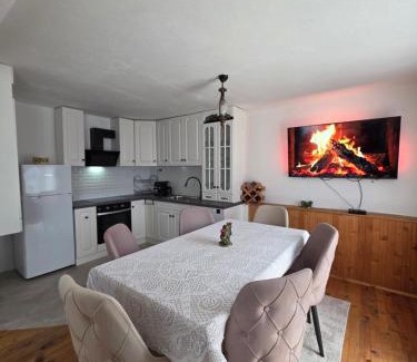 Ravnogor Casa | Къща ВИРА