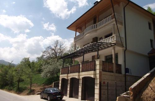 Troyan Casa | Къща за гости ДОБРУДЖАНКА