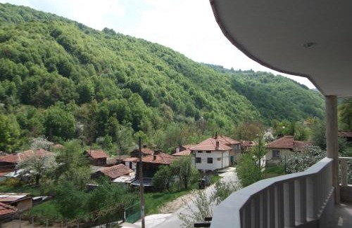 Troyan Casa | Къща за гости ДОБРУДЖАНКА