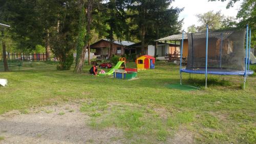 Cherni Osum Casa | Къща за гости Дъга