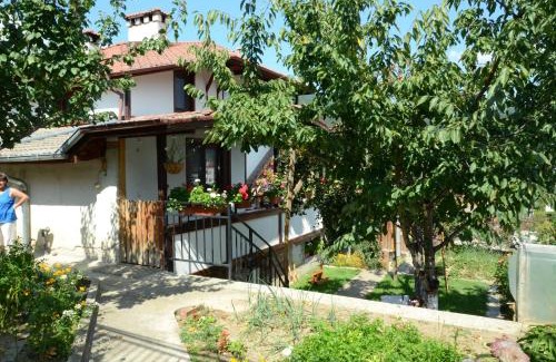 Devin Casa | Къща за Гости Солакови *