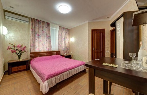 Dniprovs'kyi District Hotel | Лика Отель
